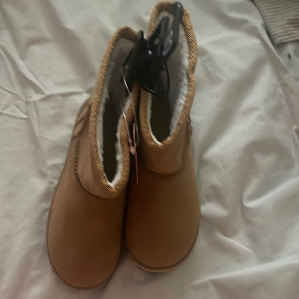 Nice winter boots for your favorite girl
